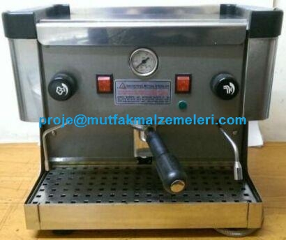 İkinci El Espress Kahve Makinası:Astoria markalı bu espresso kahve makinası kafelerde barlarda restoranlarda espresso kahve latte cappuccino kahve ve diğer kahve çeşitlerini yapabileceğiniz küçük ve kullanışlı bir makinadır.Temiz kullanılmış Astoria kahv